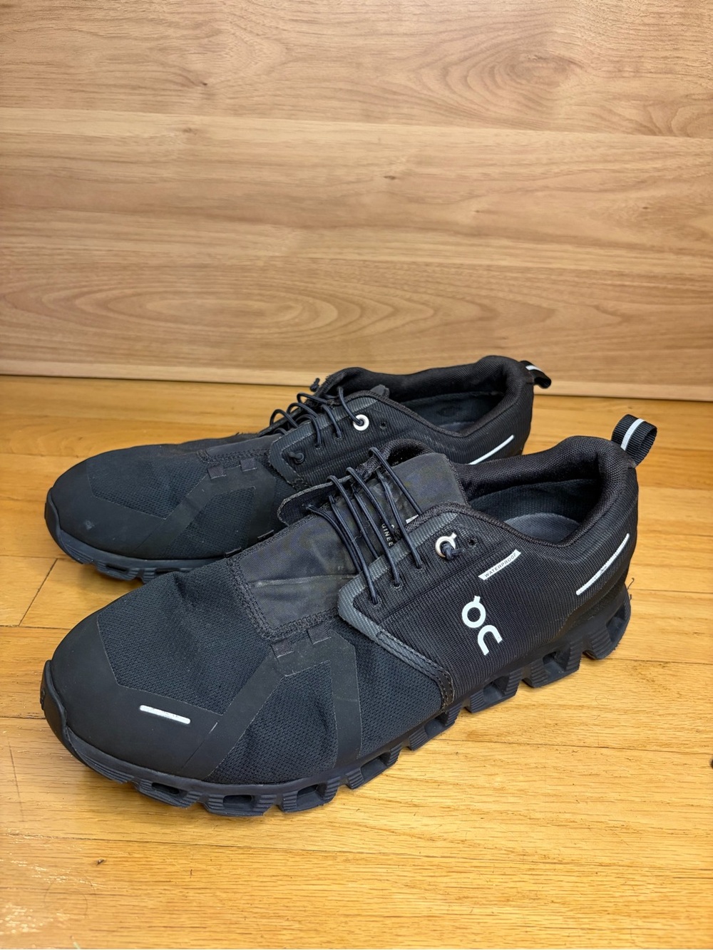 On Cloud Men's Waterproof Sneakers in Black - Size 11.5